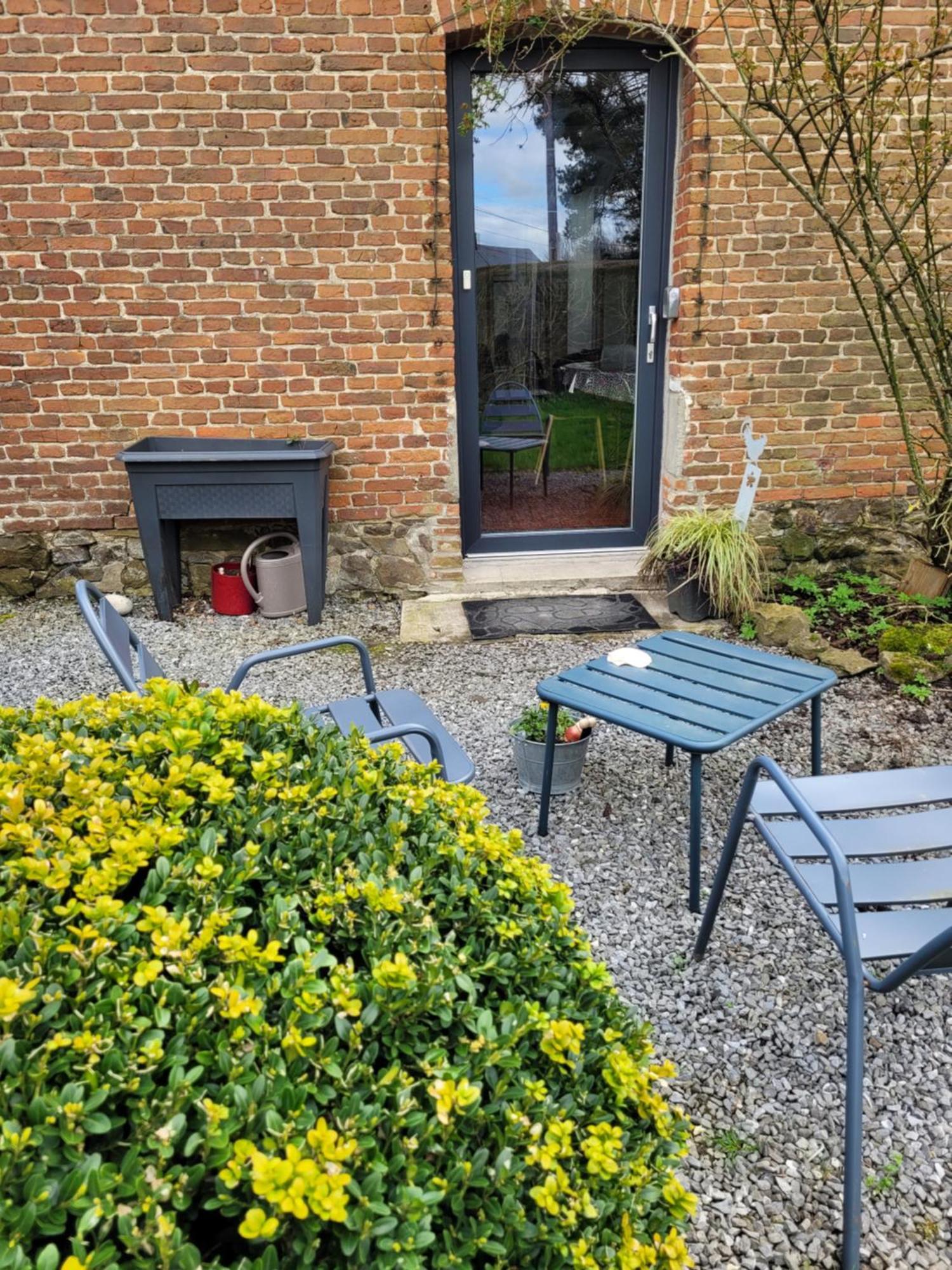 Studio Bienvenue Du Cote De Chez Nous Avec Jardin Privatif Wignehies Exterior foto